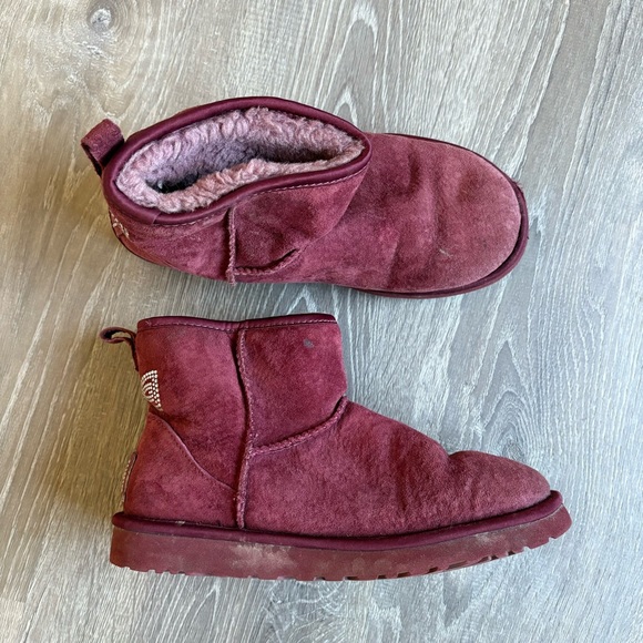 UGG Classic Mini Crystal Bow Boots - Picture 5 of 5